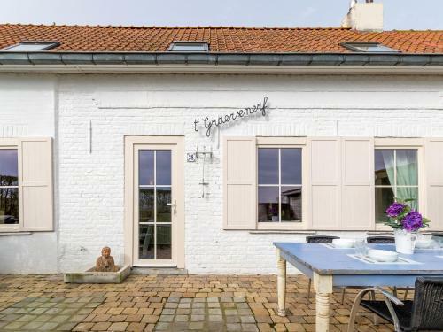 Attractive Holiday Home In Stavele Near River