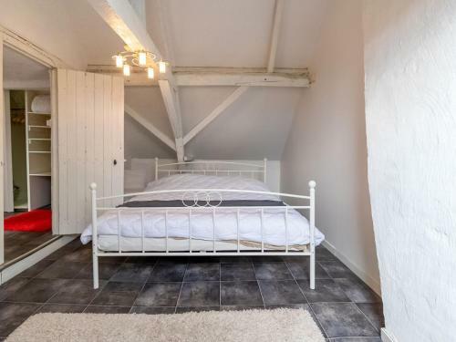 Attractive Holiday Home In Stavele Near River