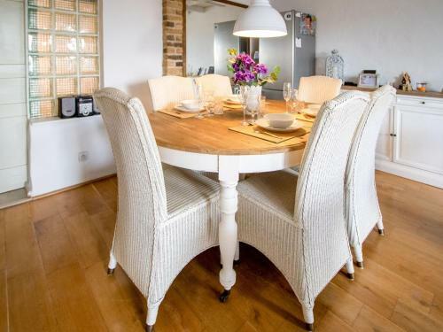 Attractive Holiday Home In Stavele Near River