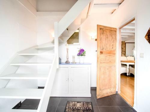 Attractive Holiday Home In Stavele Near River
