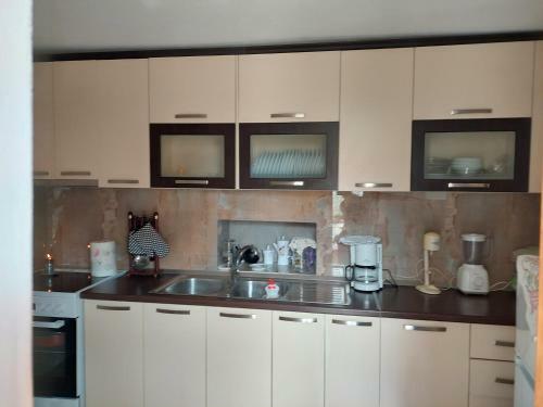 Lovely 3-bed House In Upper Qeparo Since 1930