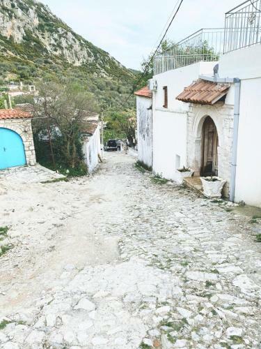 Lovely 3-bed House In Upper Qeparo Since 1930
