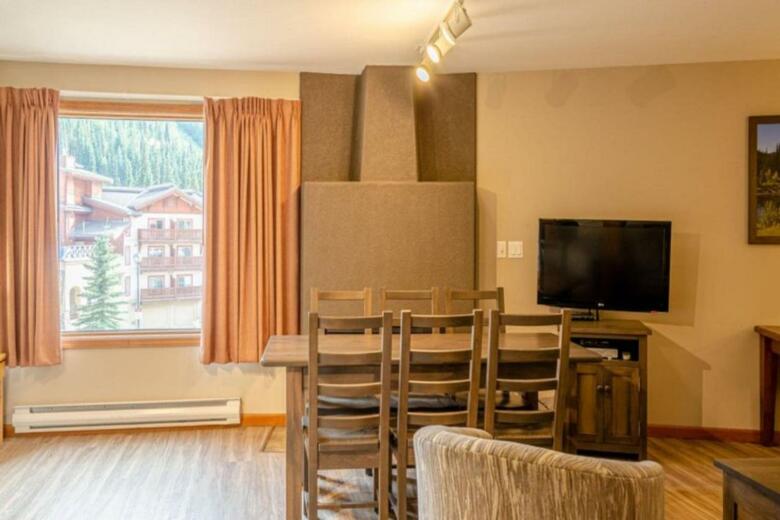 Nancy Greene's Cahilty Lodge - Hotel Room