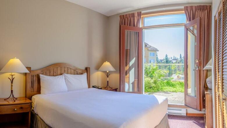 Nancy Greene's Cahilty Lodge - Hotel Room
