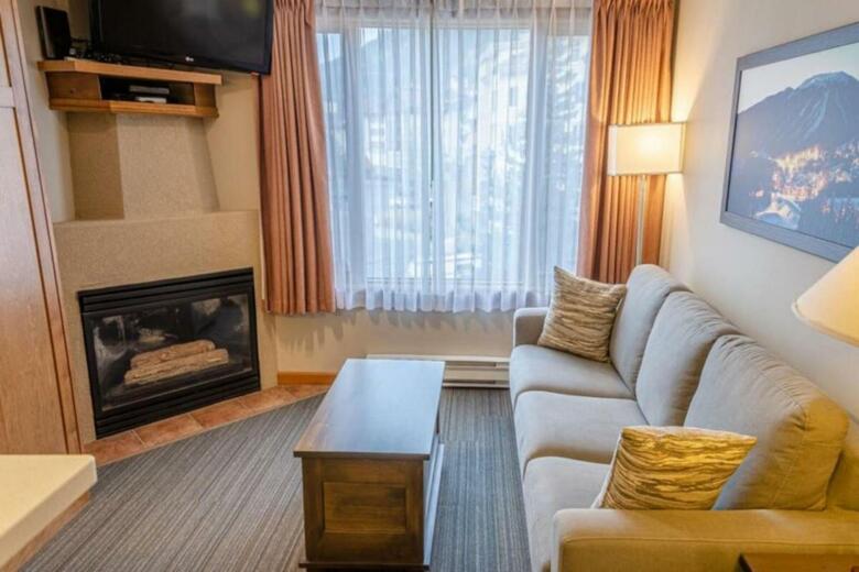 Nancy Greene's Cahilty Lodge - Hotel Room