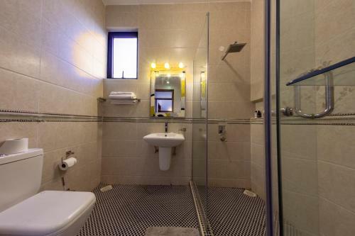 Nairobi Elegant 2-bedroom Apartment With Pool/gym