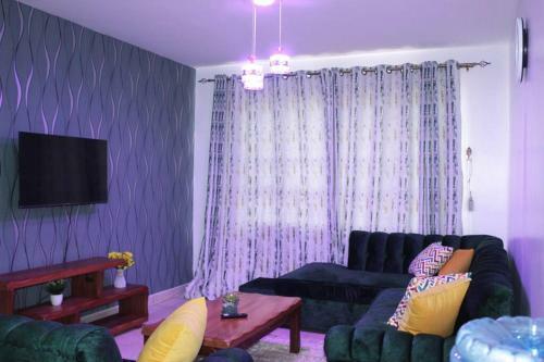 Lovely Emerald Green 3-bedroom Apartment
