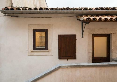 La Porticina. Your Lake View Home.