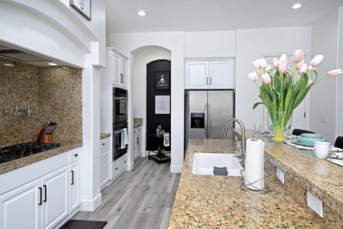 Villa Spring Rain 2 - Luxurious 5br Resort Style Home, Pool And Spa