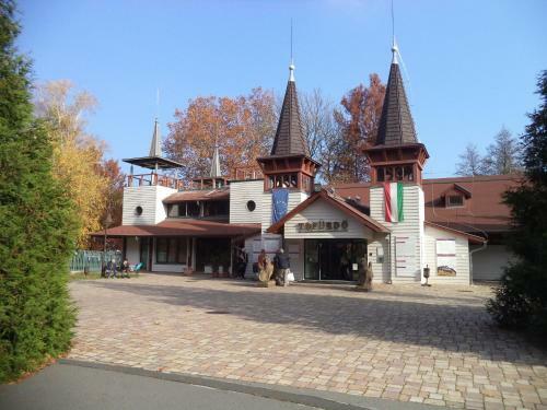 Kinga House