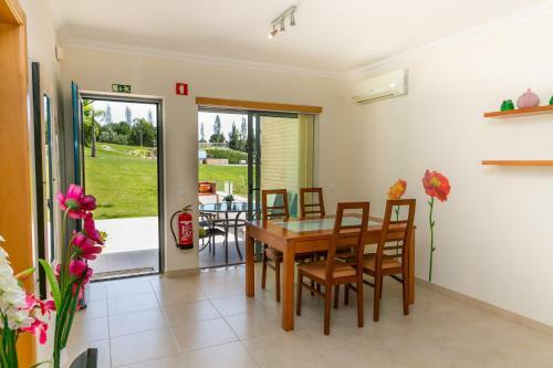 Apartamento Sunny Villa Facing The Swimming Pool