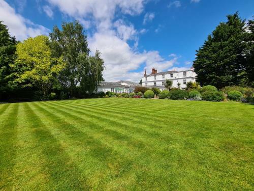 Rowton Hall Hotel And Spa
