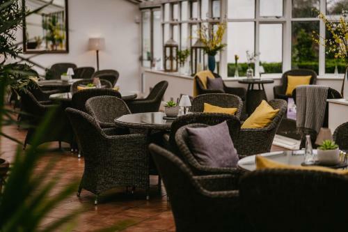 Rowton Hall Hotel And Spa