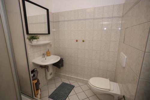 Full House Studios - Little Mill Apartment - Ntflx + Wifi