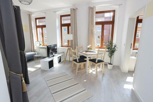 Full House Studios - Little Mill Apartment - Ntflx + Wifi