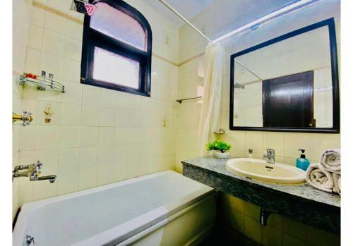 Apartamento Bluo Studio - Defence Colony, Kitchen, Bathtub