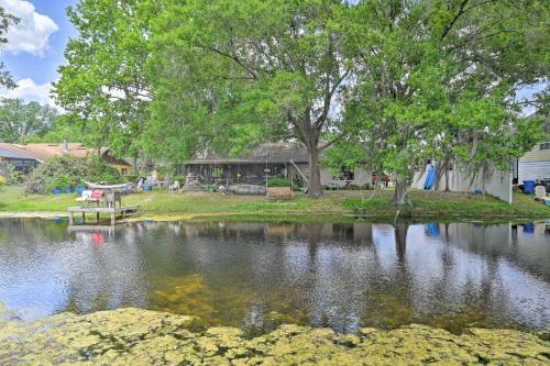 Lutz Getaway With Lanai On Keene Lake Canal!