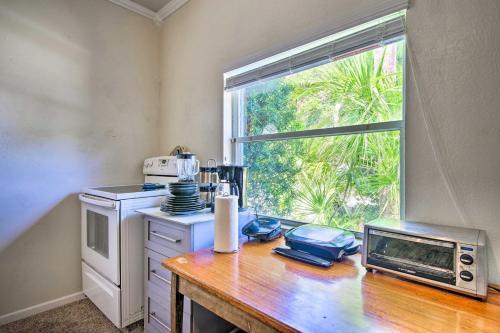 Step-free Waterfront Villa Gas Grill And Patio