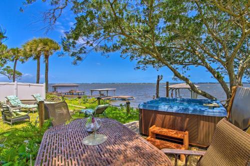 Waterfront Villa With Deck And Dolphin Watching!