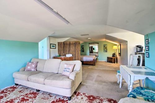 Waterfront Villa With Deck And Dolphin Watching!