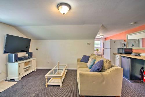 Riverfront Villa With Hot Tub And Fire Pit Access