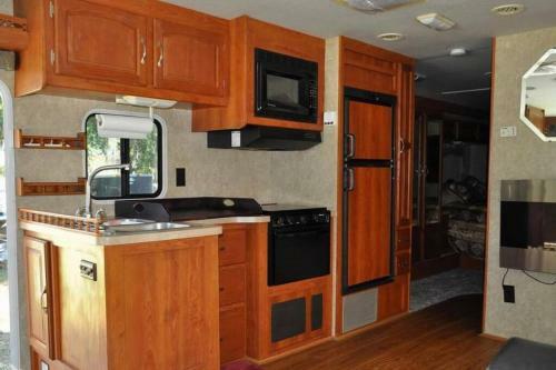 Delightful 1 Bdrm Spacious Rv In Hollywood