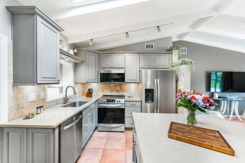 Villa Beautiful 3 Bdrm Home With Heated Saltwater Pool.