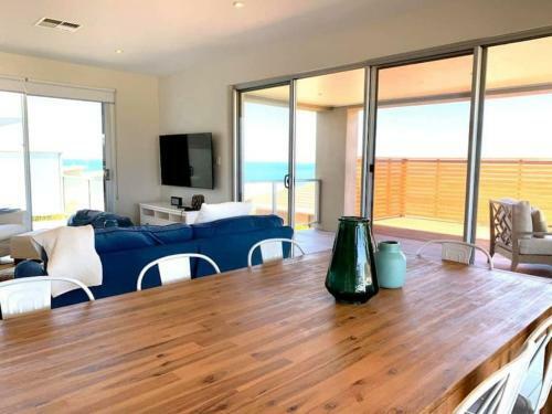 Karibu Beach Retreat, Panoramic Sea Views, 4 Bdrms