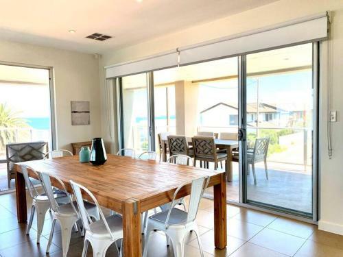 Karibu Beach Retreat, Panoramic Sea Views, 4 Bdrms