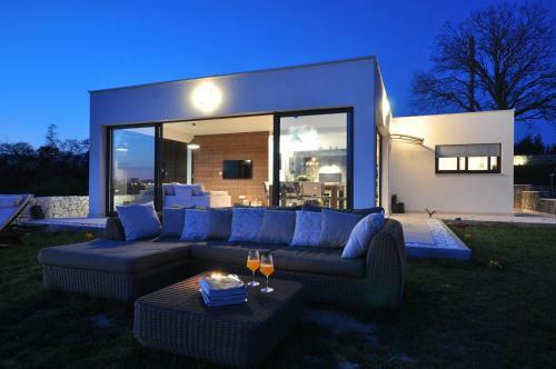 Luxury Villa Luminosa