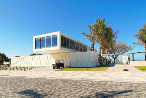 Short Walk To Beach, Roof Top Patio, Private