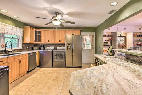 Oasis With 2 Stand-alone Casitas And Outdoor Bath