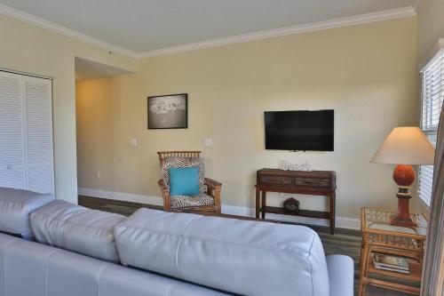 206 - Palms Of Treasure Island
