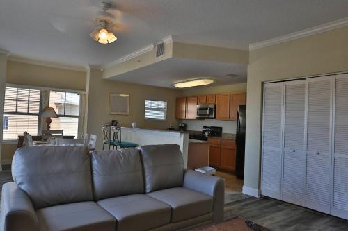 206 - Palms Of Treasure Island