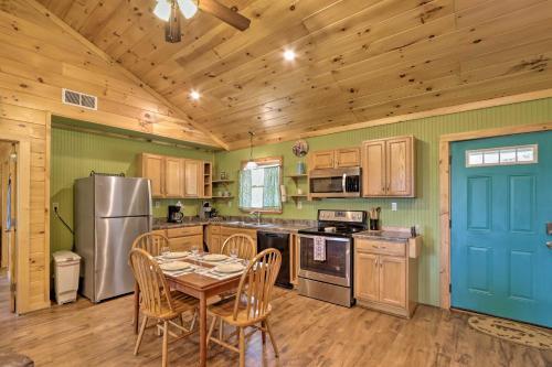 Peaceful Ellijay Cabin With Grill And Mtn Views!
