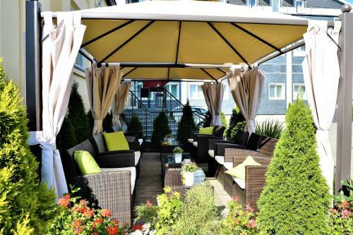 Ascot Hotel
