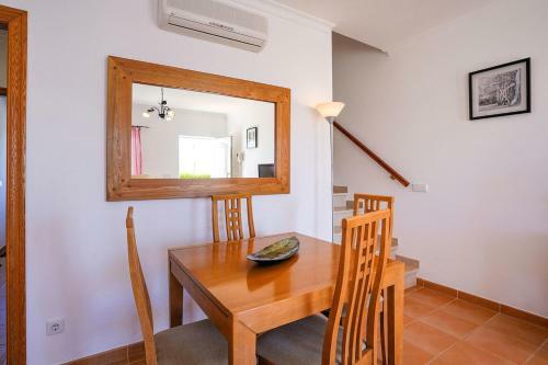 Casa Fonte Santa Com Dois Quartos, Piscina E Estacionamento