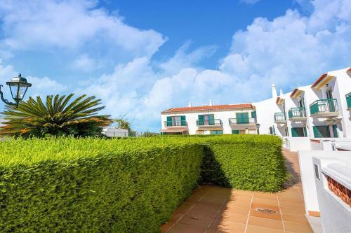 Casa Fonte Santa Com Dois Quartos, Piscina E Estacionamento