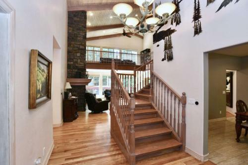 Spring Mountain Manor By Casago Mccall - Donerightmanagement