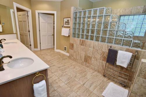 Spring Mountain Manor By Casago Mccall - Donerightmanagement