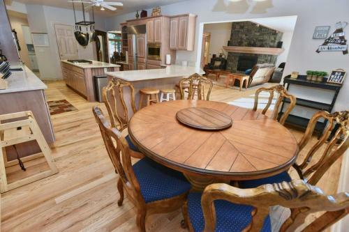 Spring Mountain Manor By Casago Mccall - Donerightmanagement