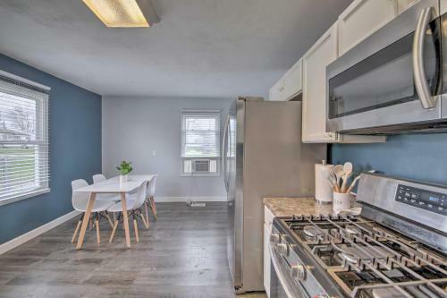 Modern Fort Wayne Home With Yard - 3 Mi To Dtwn