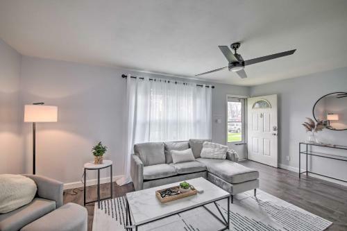 Modern Fort Wayne Home With Yard - 3 Mi To Dtwn