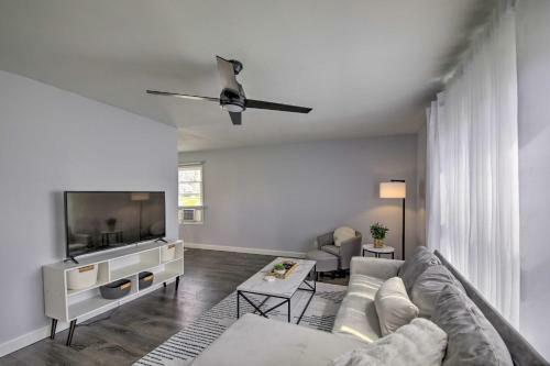 Modern Fort Wayne Home With Yard - 3 Mi To Dtwn