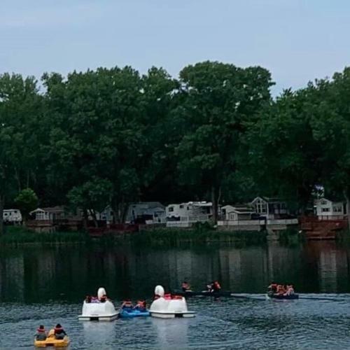 Lakeshore Camp Resort Lake Lot!