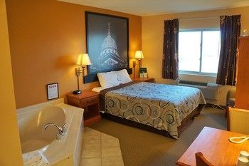 Hotel Super 8 Topeka At Forbes Landing
