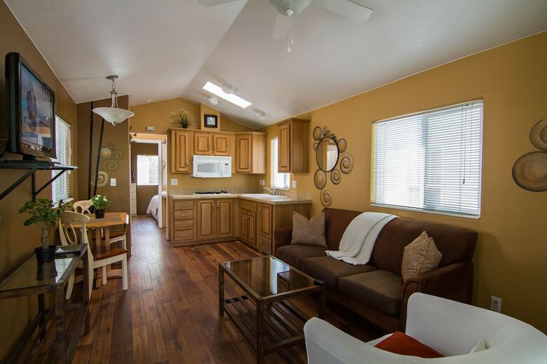 Lodge Arden Acres Executive Suites & Cottages