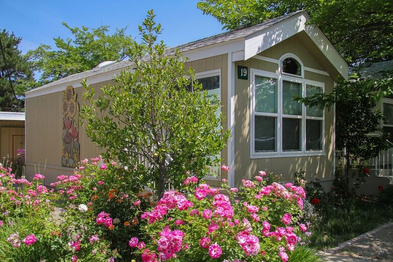 Lodge Arden Acres Executive Suites & Cottages