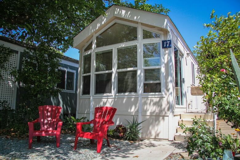 Lodge Arden Acres Executive Suites & Cottages