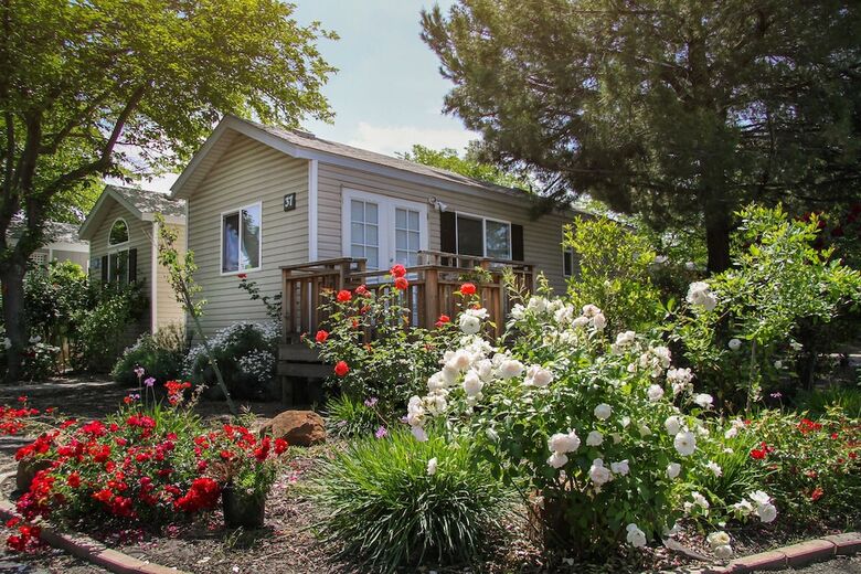 Lodge Arden Acres Executive Suites & Cottages